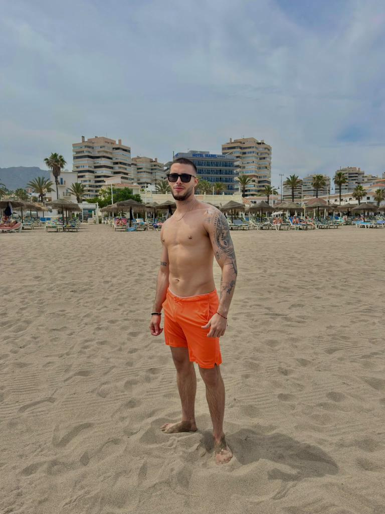 603976265: Chico busca chica en Valencia