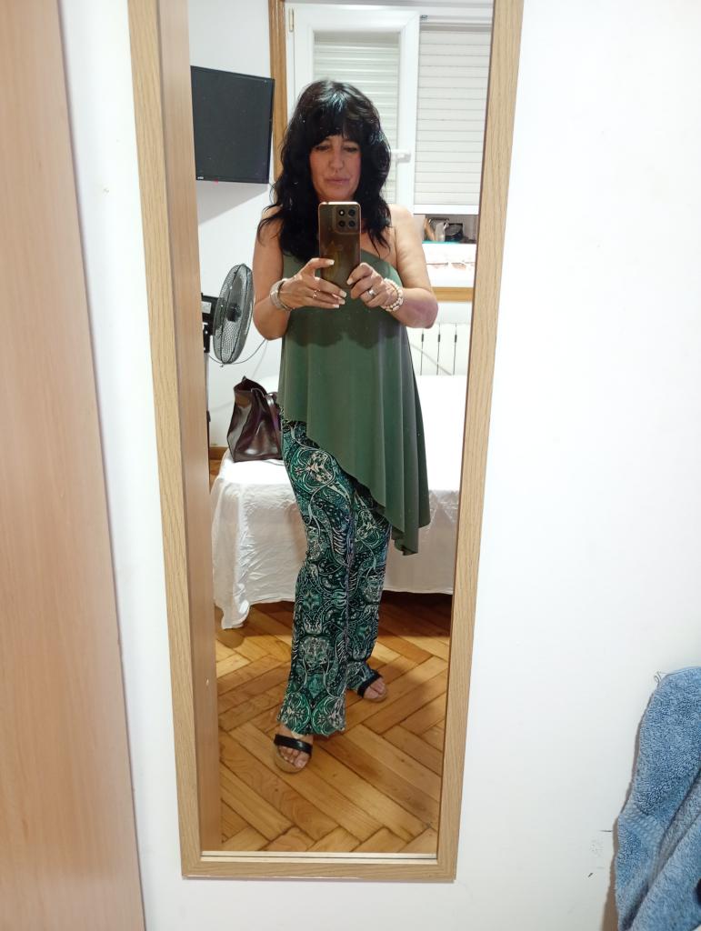 743095406: Chica busca chico en Pontevedra