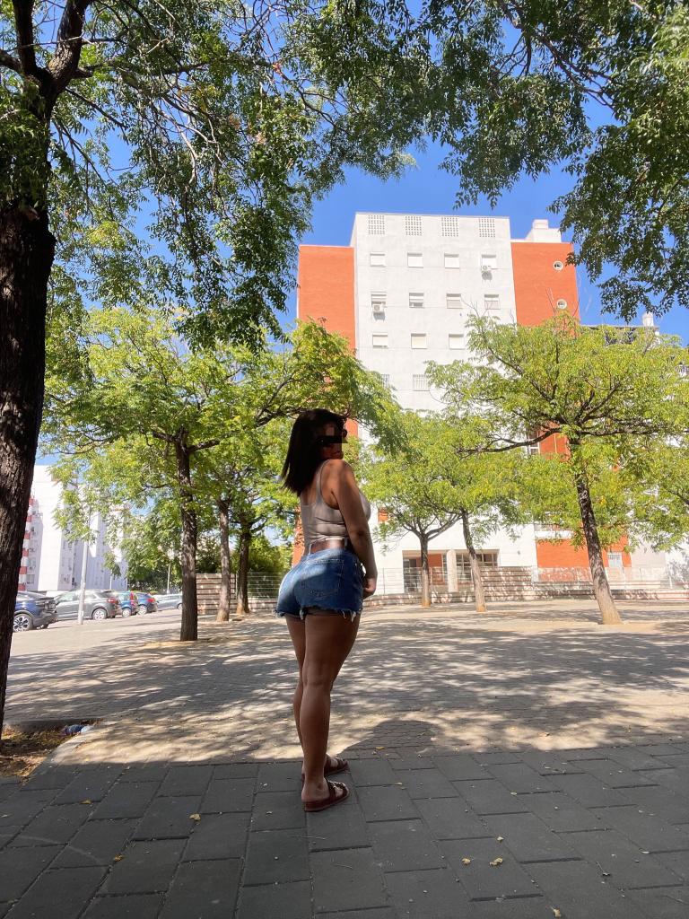 641849044: Chica busca chico en Sevilla