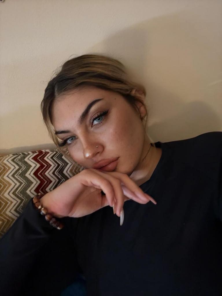 631234166: Chica busca chico en Sevilla