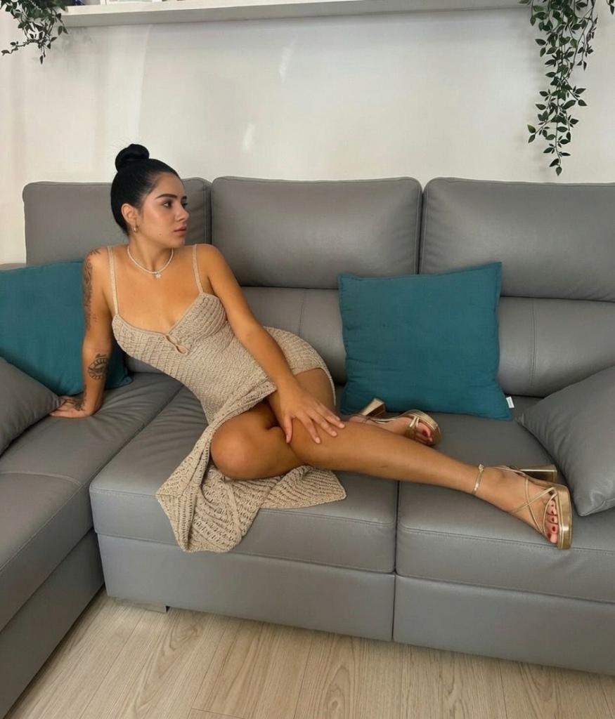 664248198: Chica busca chico en Sevilla