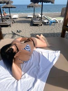 647142975: Chica busca chico en Málaga