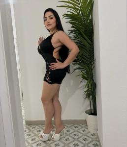 664586143: Chica busca chico en Barcelona