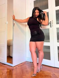 690878198: Chica busca chico en Barcelona