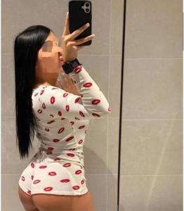745093142: Chica busca chico en Ibiza