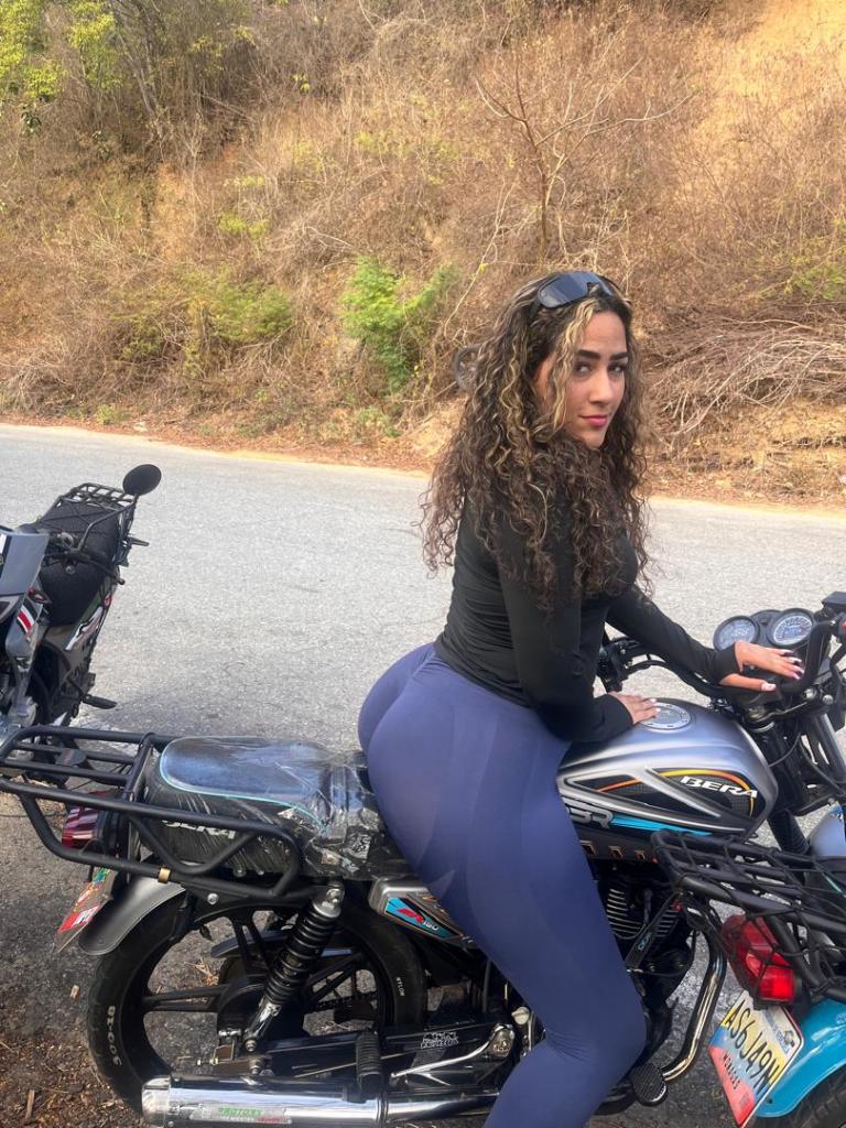 677169105: Chica busca chico en Alicante