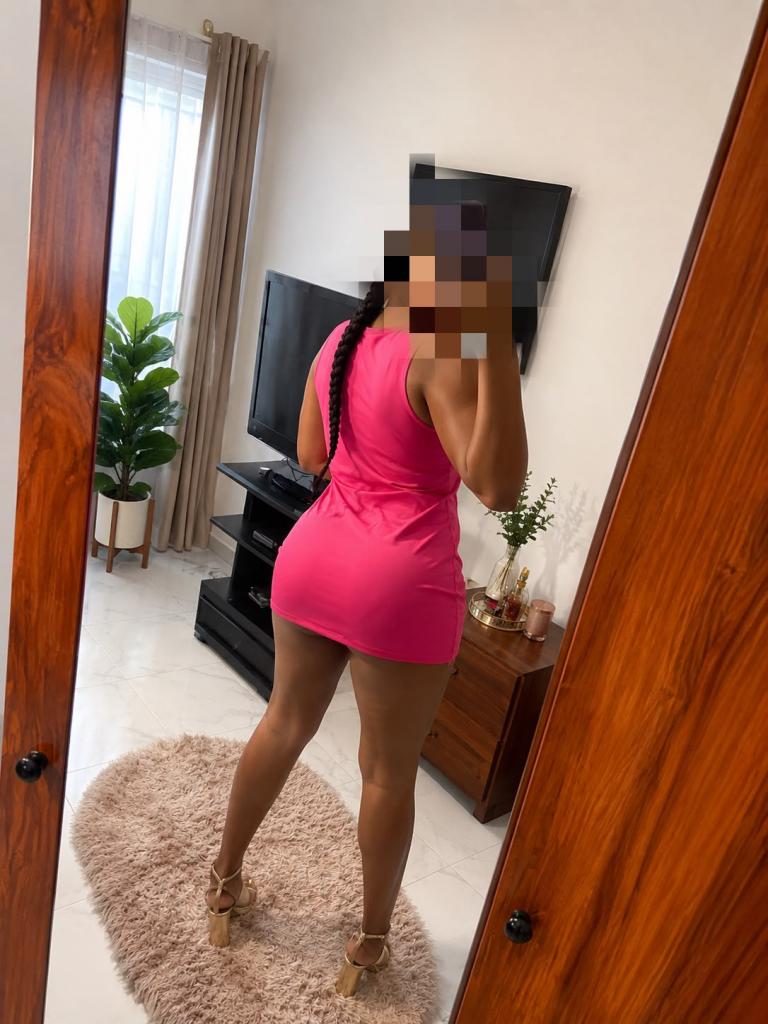 611272079: Chica busca chico en Gerona