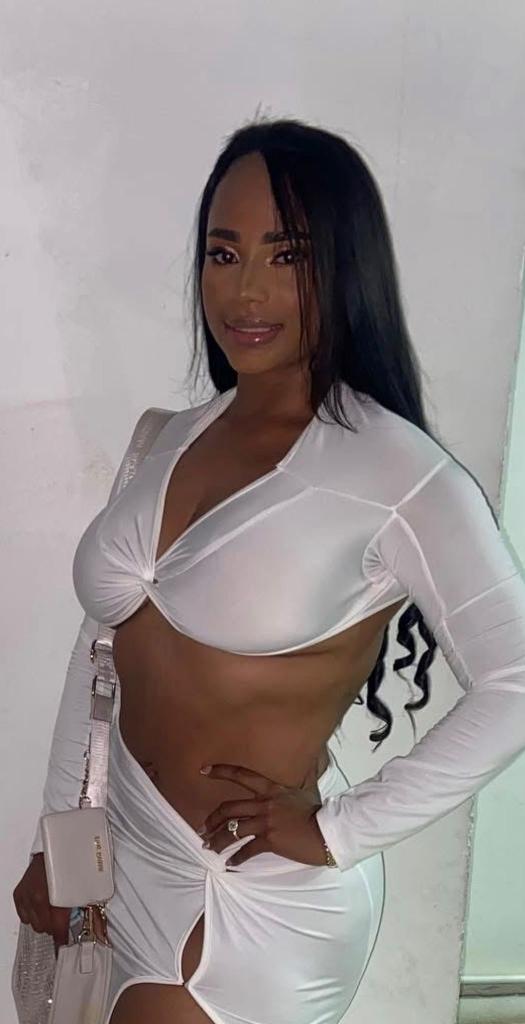 631443241: Chica busca chico en Ibiza