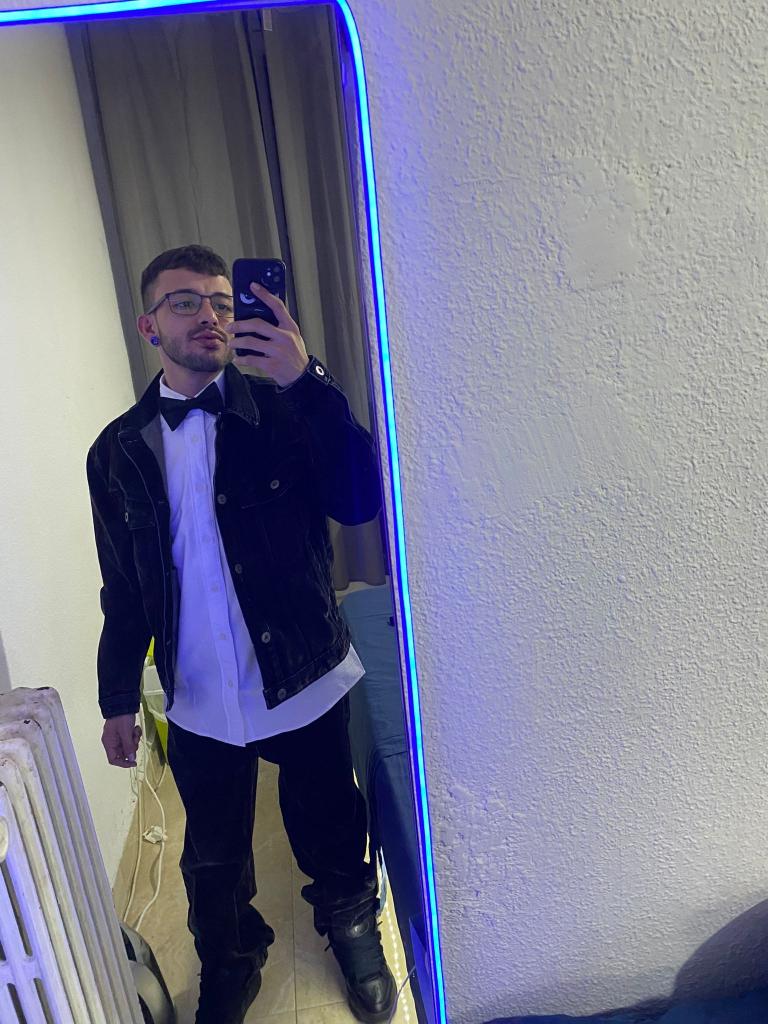 674659551: Chico busca chica en Barcelona