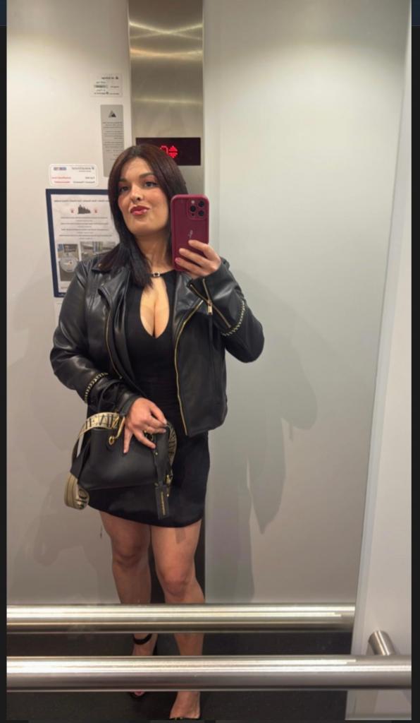 631280870: Chica busca chico en Cantabria