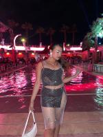 745094060: Chica busca chico en Madrid