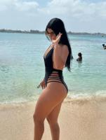 745093142: Chica busca chico en Ibiza