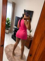 611272079: Chica busca chico en Gerona