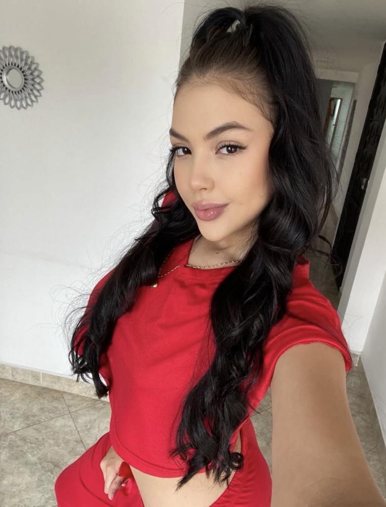 667414231: Chica busca chico en Barcelona