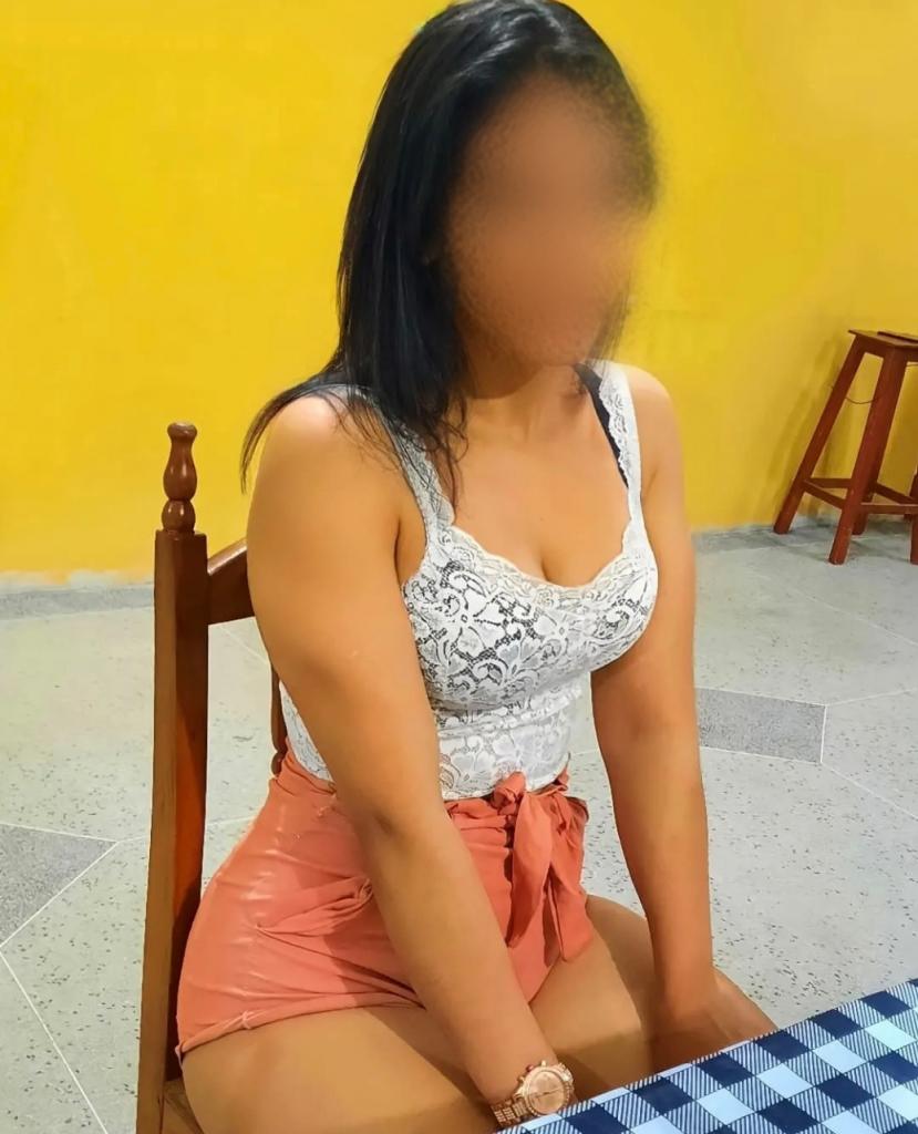 643570203: Chica busca chico en Murcia