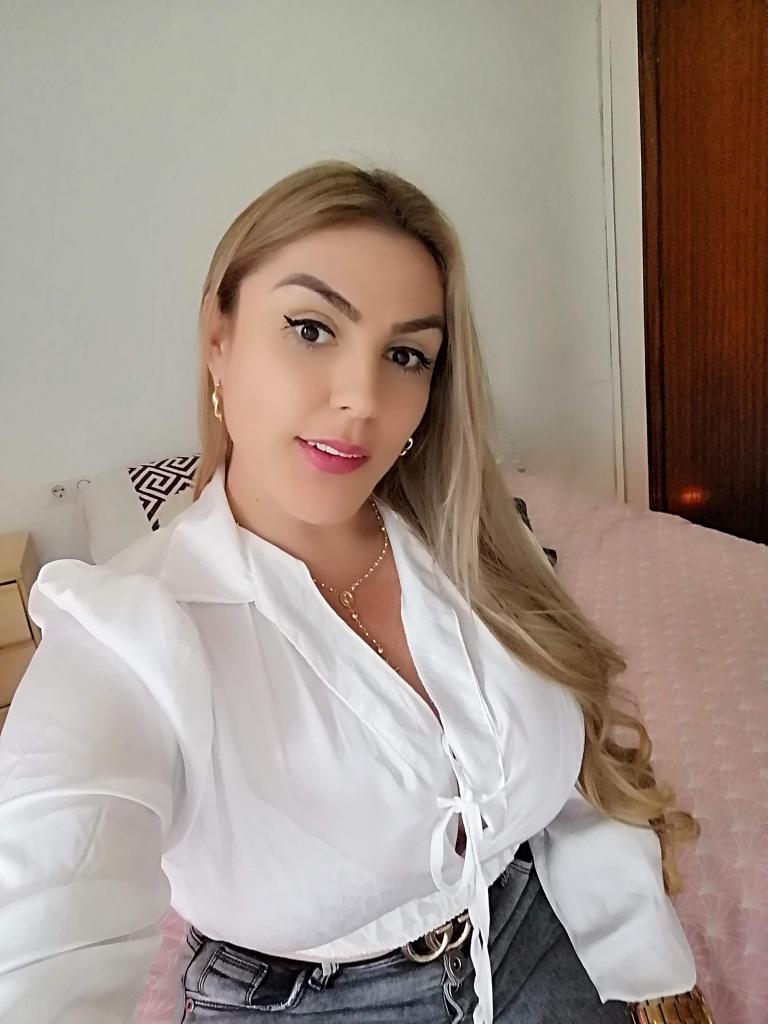 642990819: Chica busca chico en Cantabria