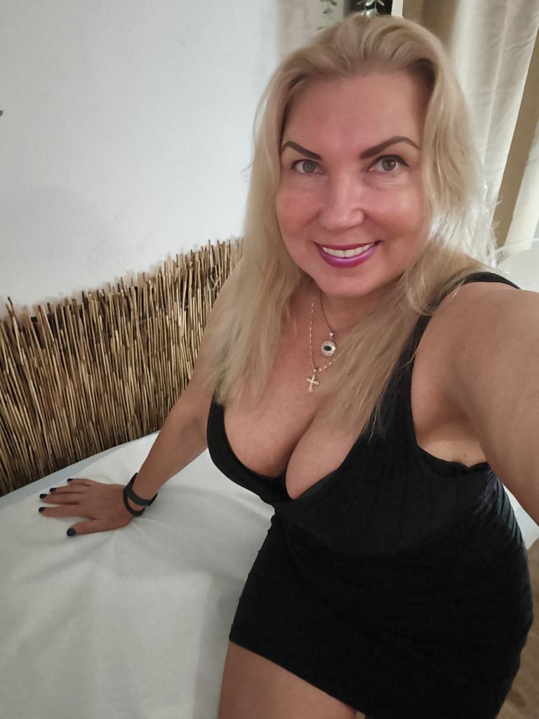 697685515: Chica busca chico en Gerona