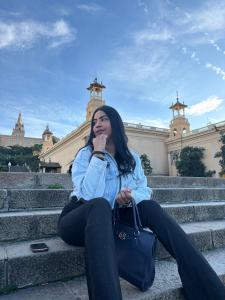 613865183: Chica busca chico en Barcelona
