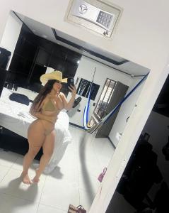 664624471: Chica busca chico en Málaga