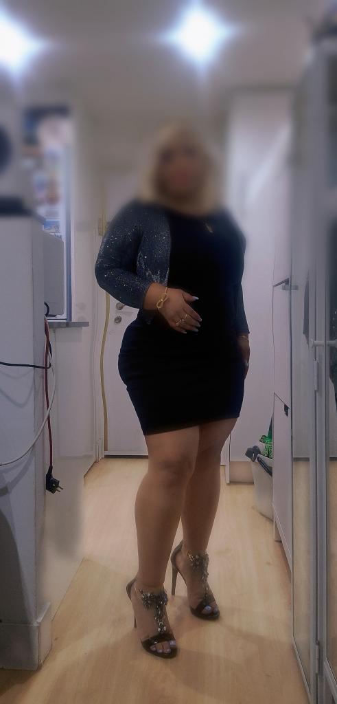 697726373: Chica busca chico en Madrid