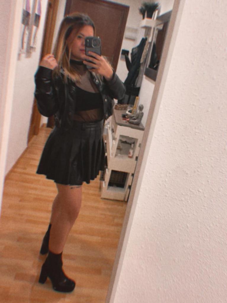 673982968: Chica busca chico en Valencia