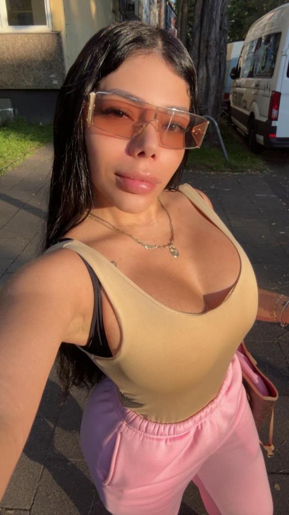 677375064: Chica busca chico en Barcelona