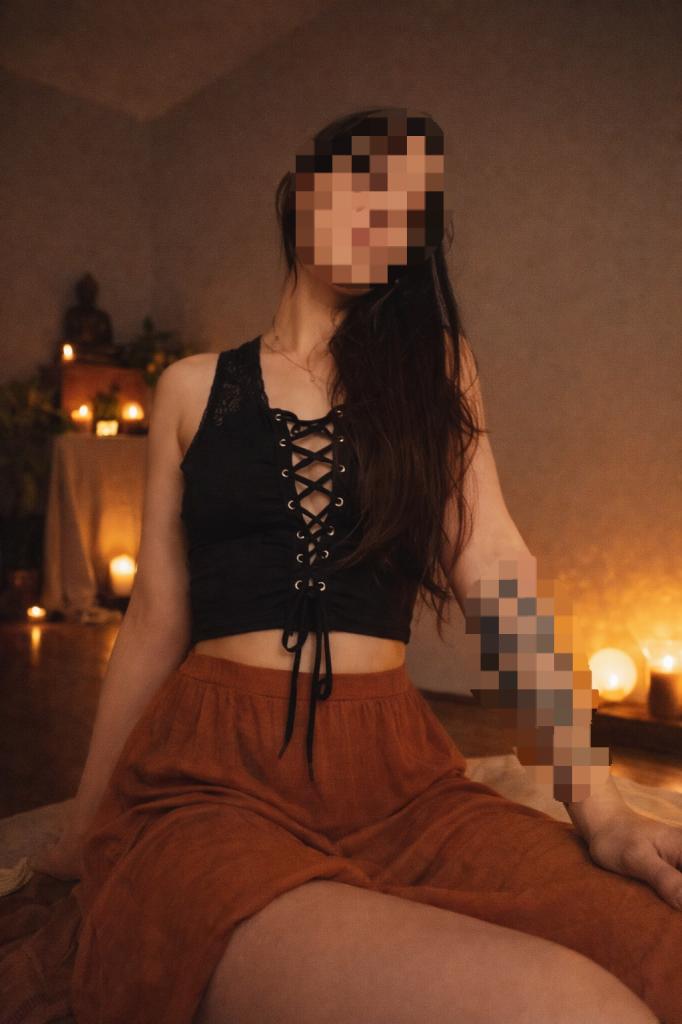 687659072: Chica busca chico en Sevilla