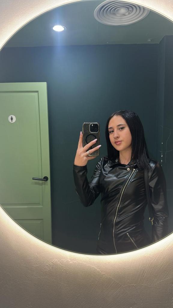 Chica busca chico en Ibiza: Chica busca chico