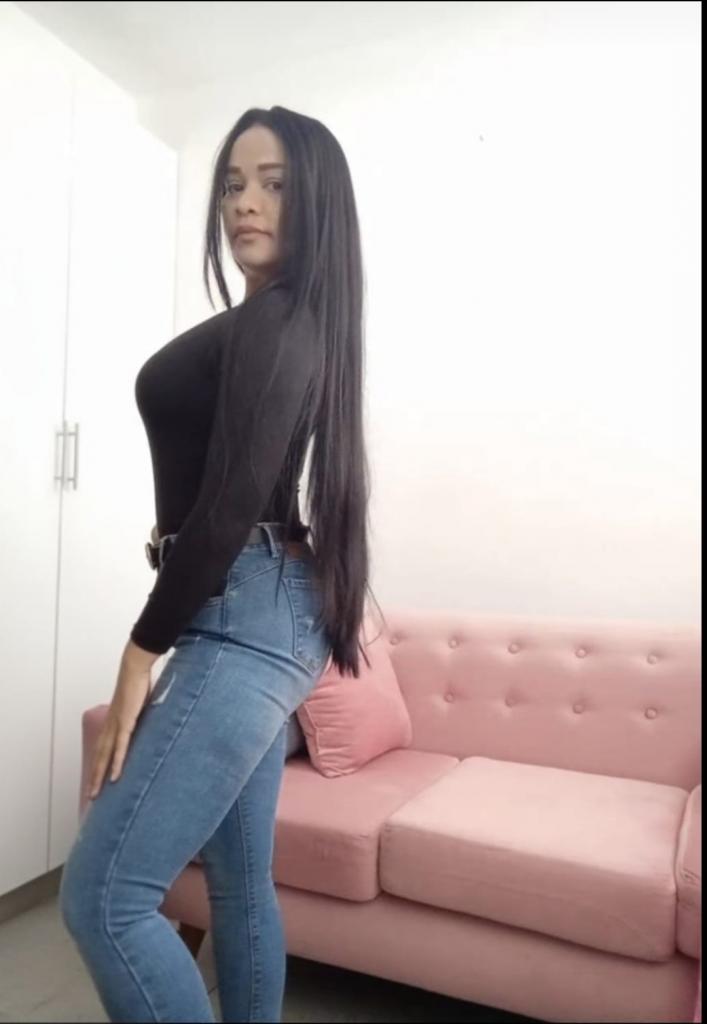 672539757: Chica busca chico en Alicante