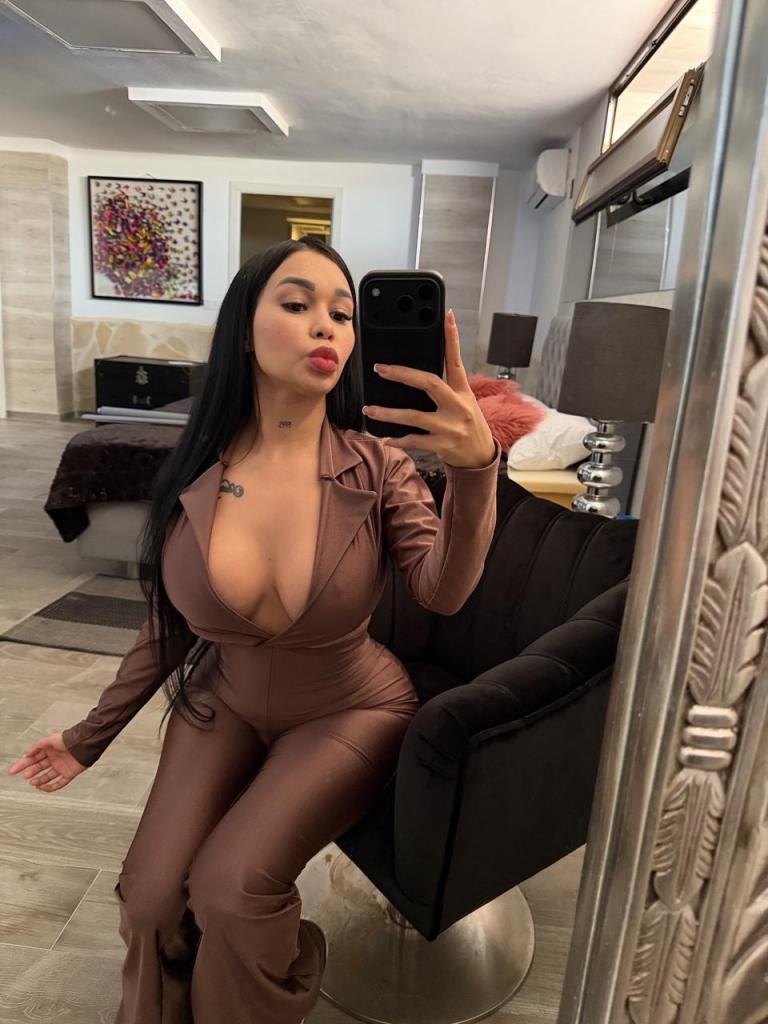 Chica busca chico en Ibiza: 