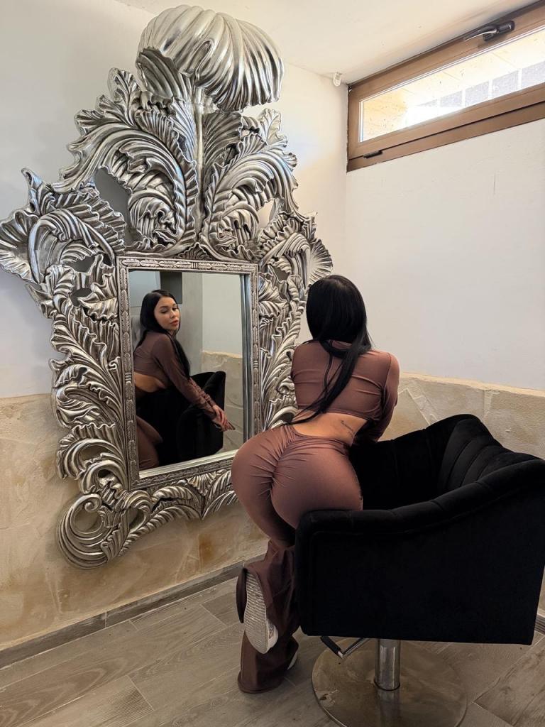 Chica busca chico en Ibiza: 