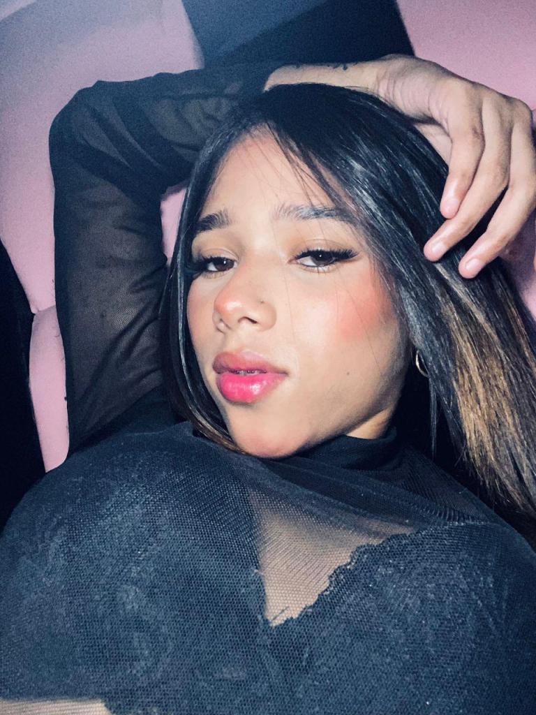 604357390: Chica busca chico en Almería