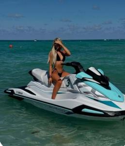 643712460: Chica busca chico en La Coruña