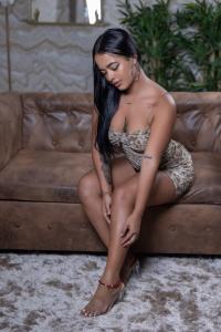 613803989: Chica busca chico en Barcelona