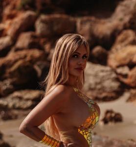 631919838: Chica busca chico en Ibiza