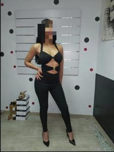 664318593: Chica busca chico en Sevilla
