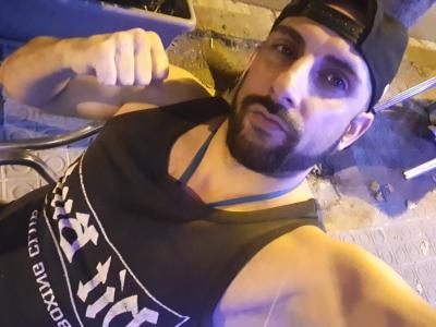 631376859: Chico busca chica en Barcelona