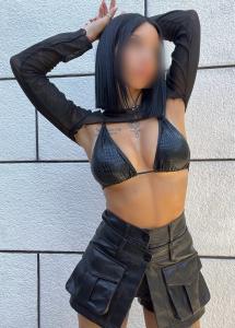 613924785: Chica busca chico en Sevilla