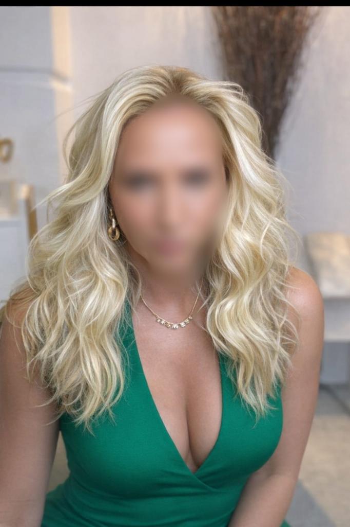 631687092: Chica busca chico en Orense