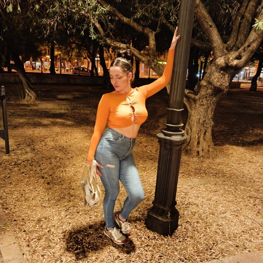 Chica busca chico en Sevilla: 