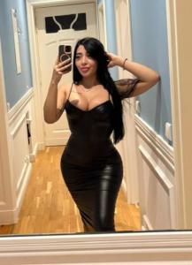 677328505: Chica busca chico en Barcelona
