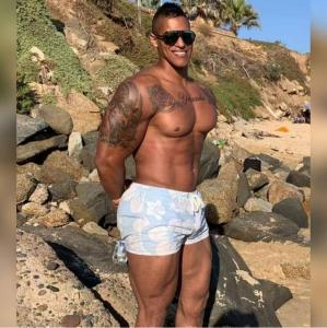 Chico busca chica en Sevilla: 