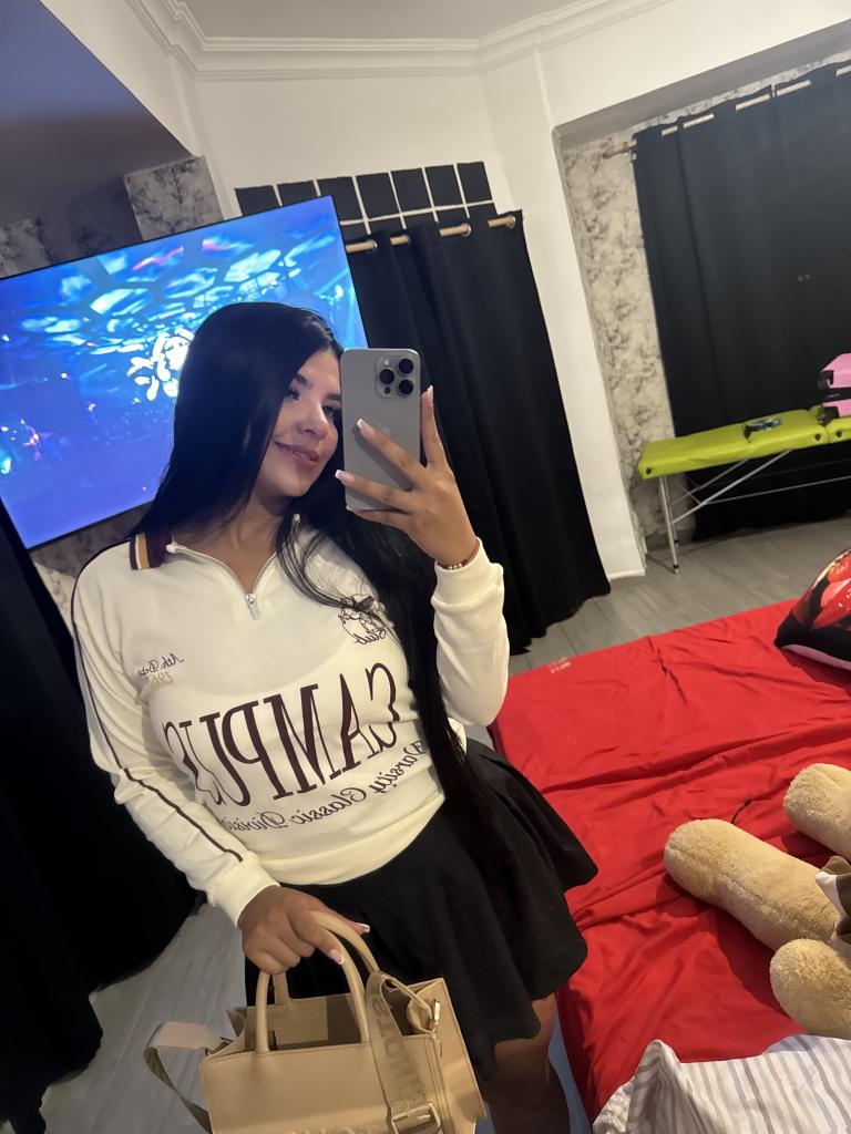 677878431: Chica busca chico en Sevilla