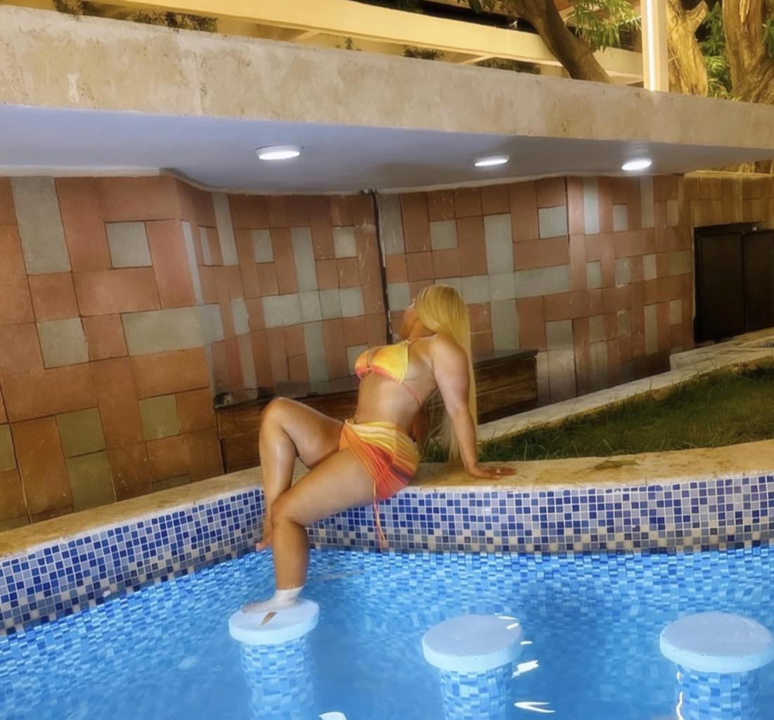 604979913: Chica busca chico en Barcelona