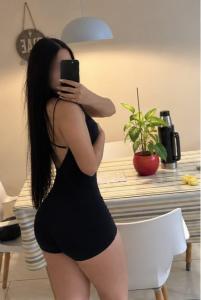 663579143: Chica busca chico en Barcelona