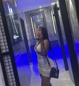 697379467: Chica busca chico en Lérida