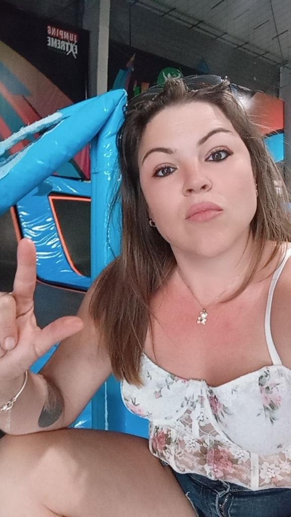 697366688: Chica busca chico en Barcelona
