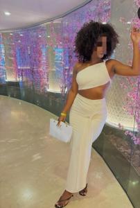 603221025: Chica busca chico en La Coruña