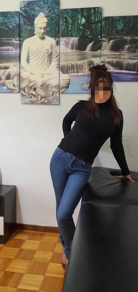 634433497: Chica busca chico en La Coruña