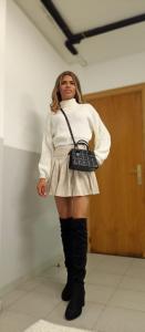 614116157: Chica busca chico en Gerona